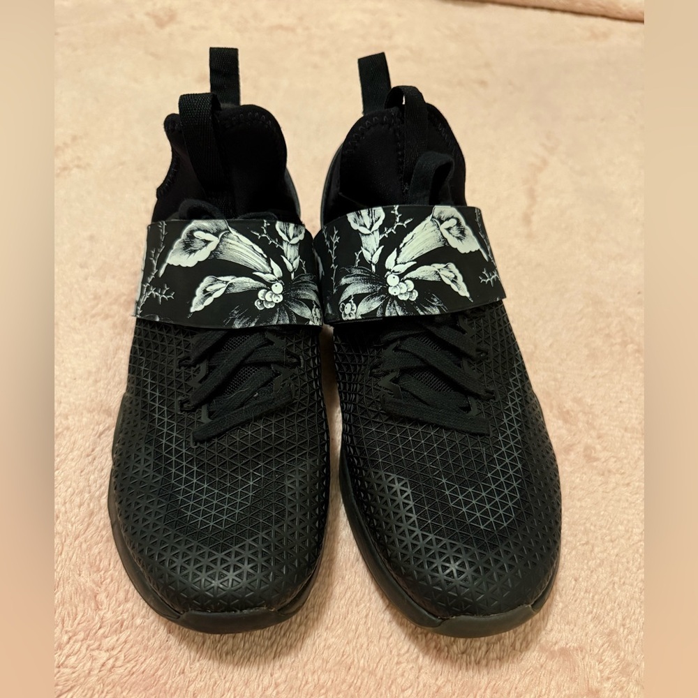 Nike Black Floral Women's Athletic Shoes